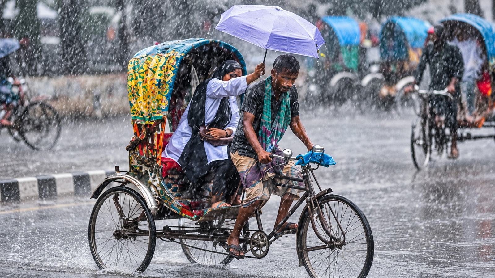 বৃষ্টি-বজ্রবৃষ্টির আভাস, ৩ অঞ্চলের নদীবন্দরে ১ নম্বর সতর্কসংকেত