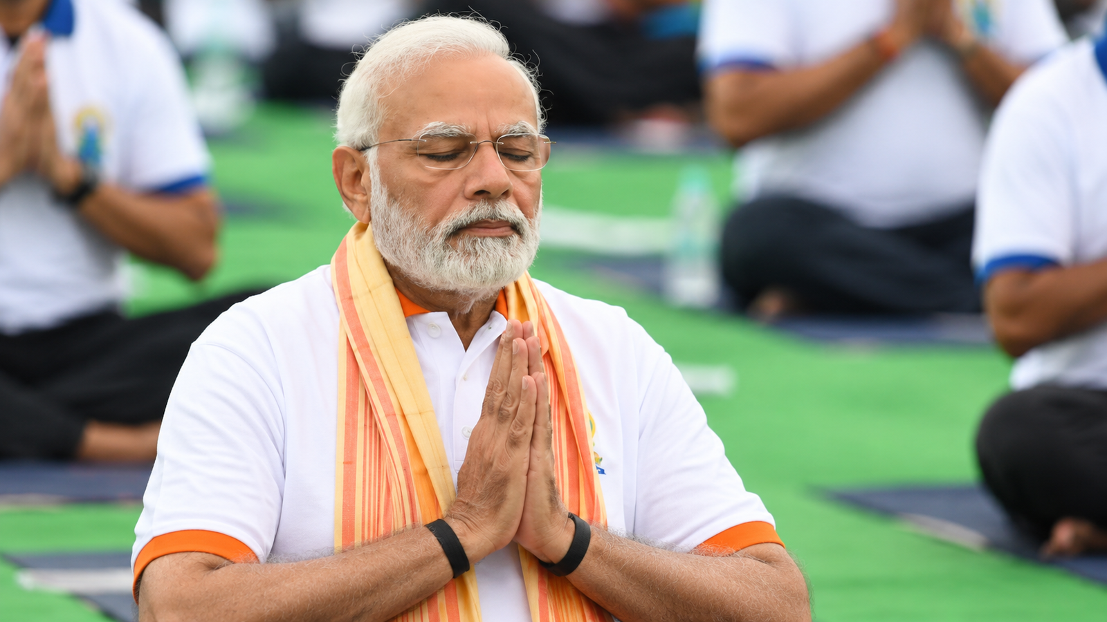 ভোরে ওঠা, যোগব্যায়াম, নিরামিষ খাবার: ৭৬-এ মোদির জীবনযাপন কেমন