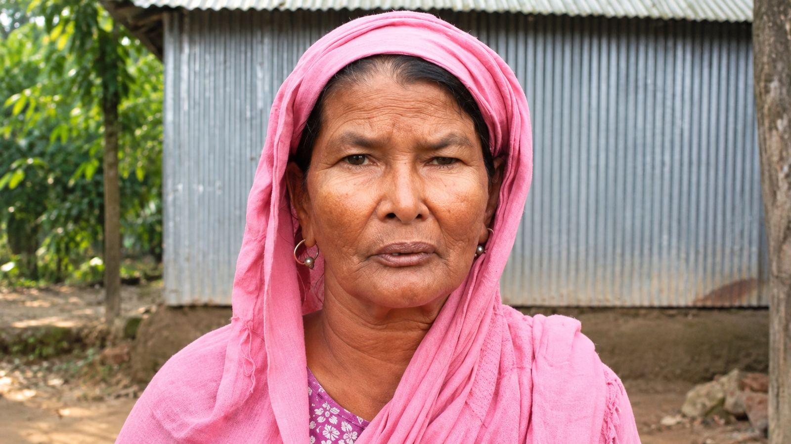 মা জীবিত, তবুও ‘মৃত’ দেখিয়ে ২১ শতক জমি বিক্রি করল ছেলে