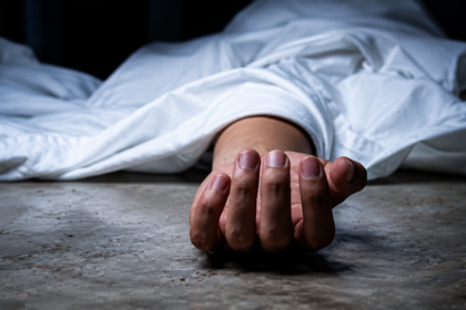 রাঙ্গুনিয়ায় দুর্ঘটনায় আহত নারীকে ঘিরে ছবি তোলার ভিড়, পরে উদ্ধার