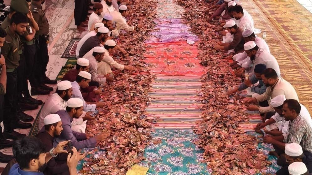 শাহজালাল (রহ.) মাজারের দানের টাকা প্রতিদিন গণনার সিদ্ধান্ত