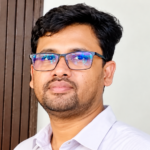 স্বামীকে নিয়ে দুই নারীর চুল ধরে টানাটানি রাজারহাটে চাঞ্চল্য