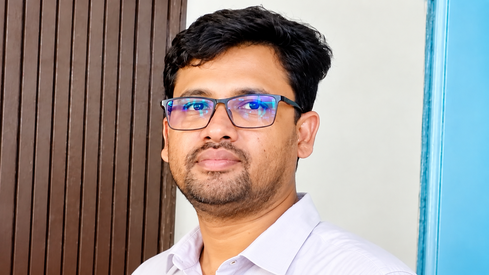 স্বামীকে নিয়ে দুই নারীর চুল ধরে টানাটানি রাজারহাটে চাঞ্চল্য